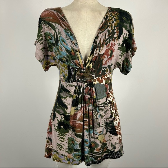 Elegant Floral V-Neck Blouse - Picture 1 of 10